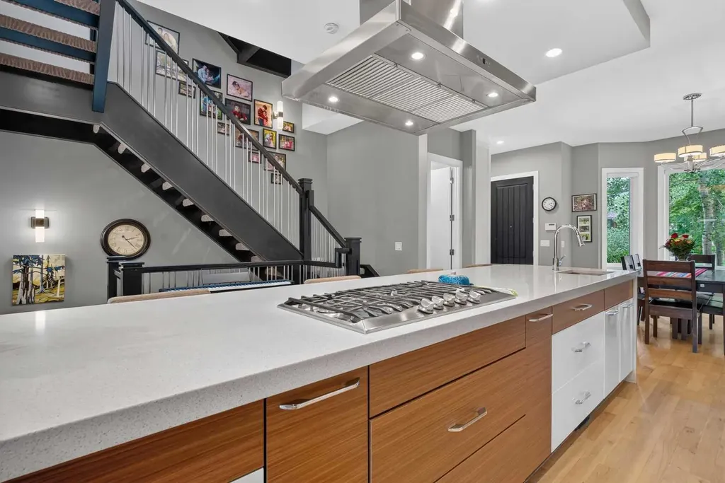 2219 2 Avenue NW Calgary AB T2N 0H1