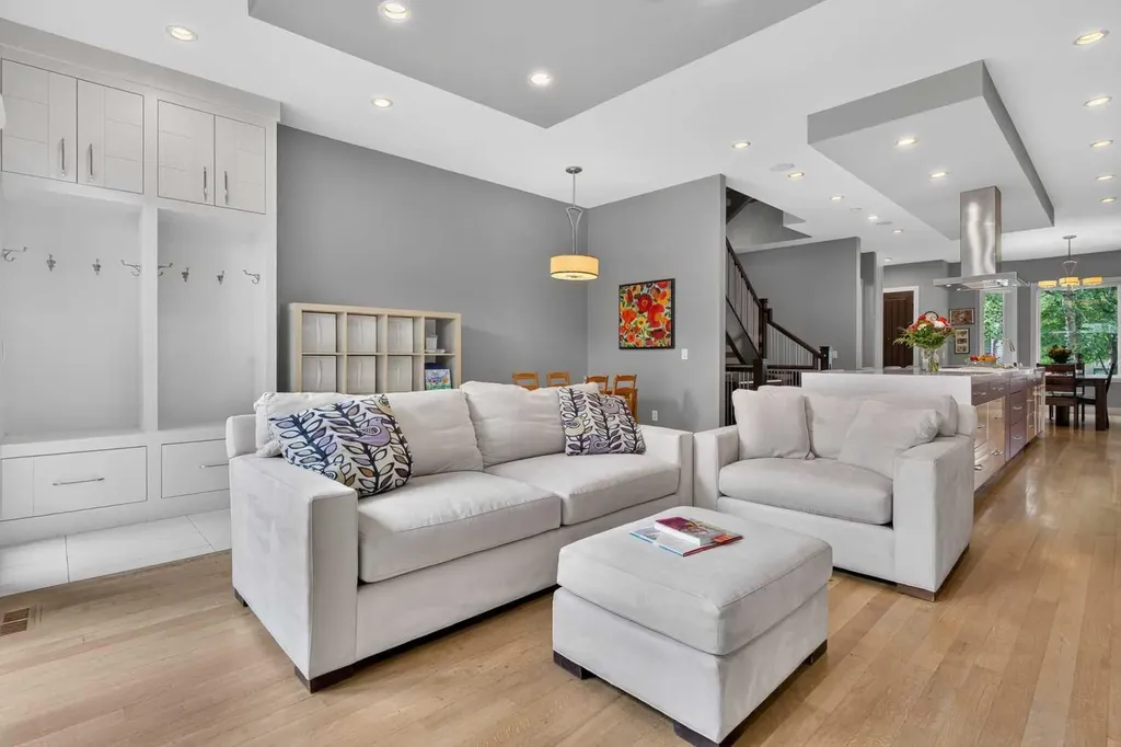 2219 2 Avenue NW Calgary AB T2N 0H1