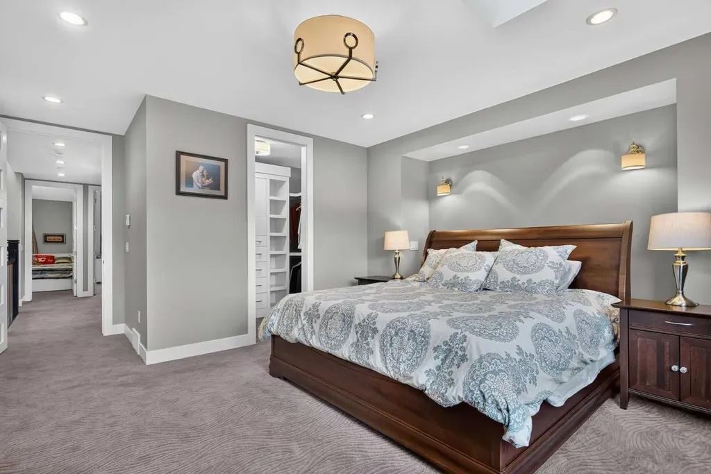 2219 2 Avenue NW Calgary AB T2N 0H1