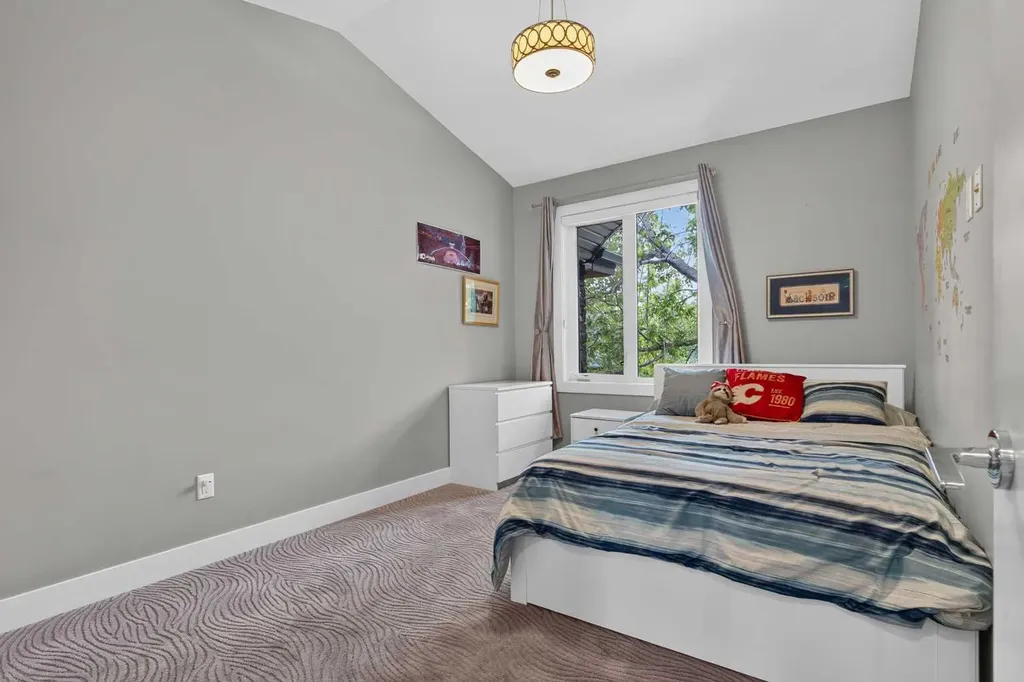 2219 2 Avenue NW Calgary AB T2N 0H1