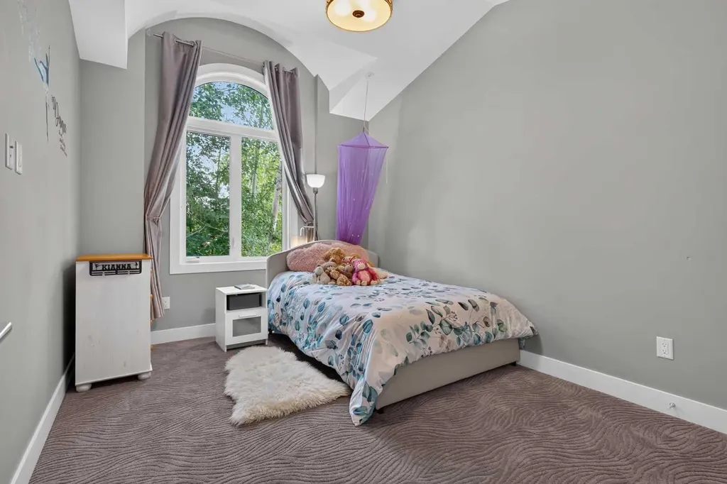 2219 2 Avenue NW Calgary AB T2N 0H1