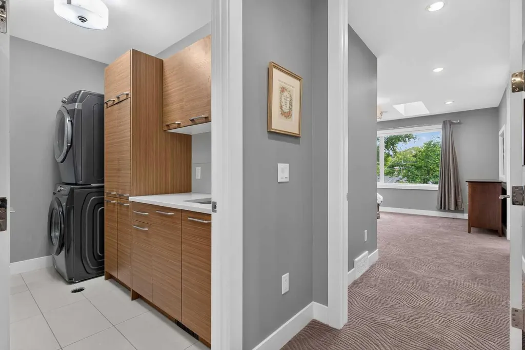2219 2 Avenue NW Calgary AB T2N 0H1