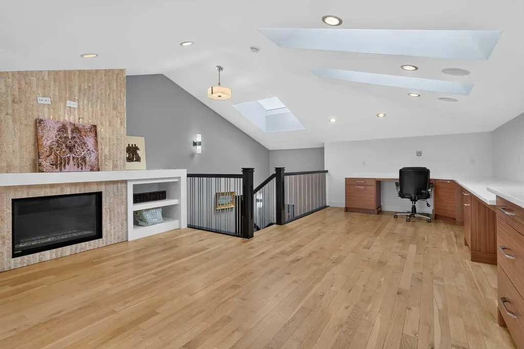 2219 2 Avenue NW Calgary AB T2N 0H1