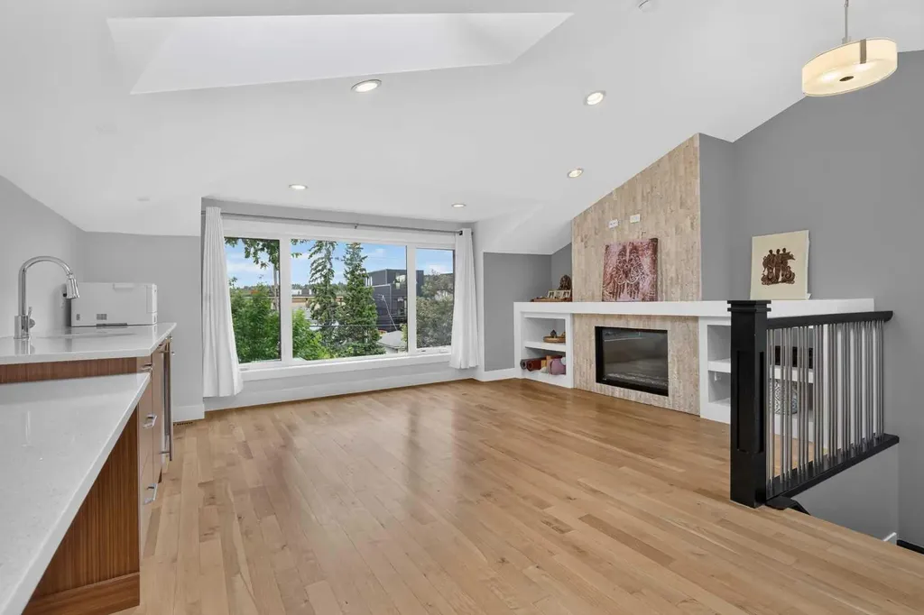 2219 2 Avenue NW Calgary AB T2N 0H1