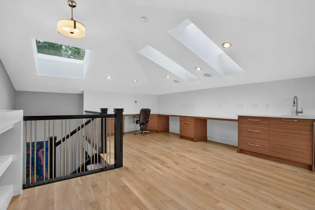 2219 2 Avenue NW Calgary AB T2N 0H1