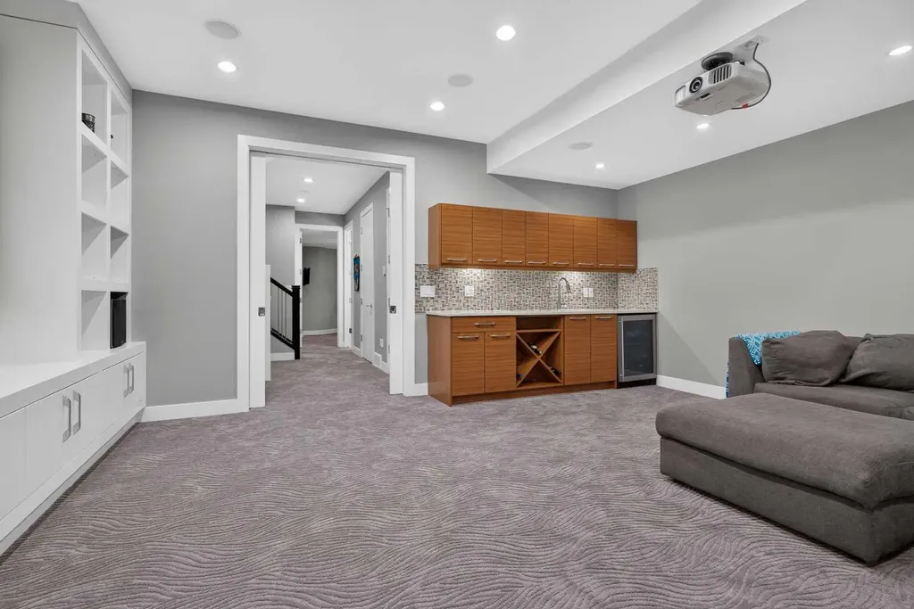 2219 2 Avenue NW Calgary AB T2N 0H1