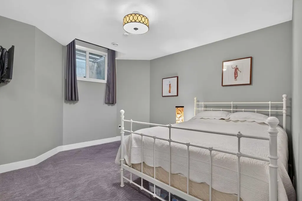 2219 2 Avenue NW Calgary AB T2N 0H1