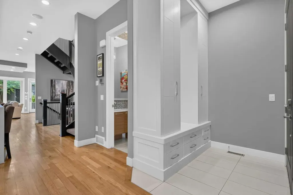2219 2 Avenue NW Calgary AB T2N 0H1