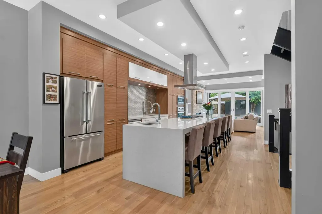 2219 2 Avenue NW Calgary AB T2N 0H1