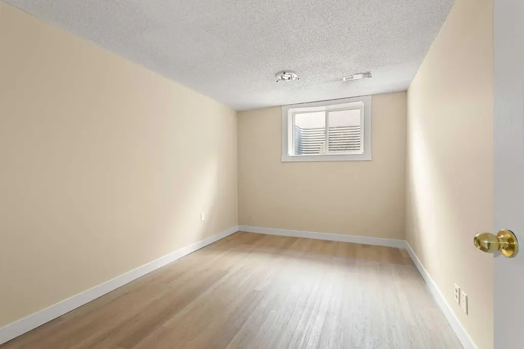 268 Madeira Place NE Calgary AB T2A5T1