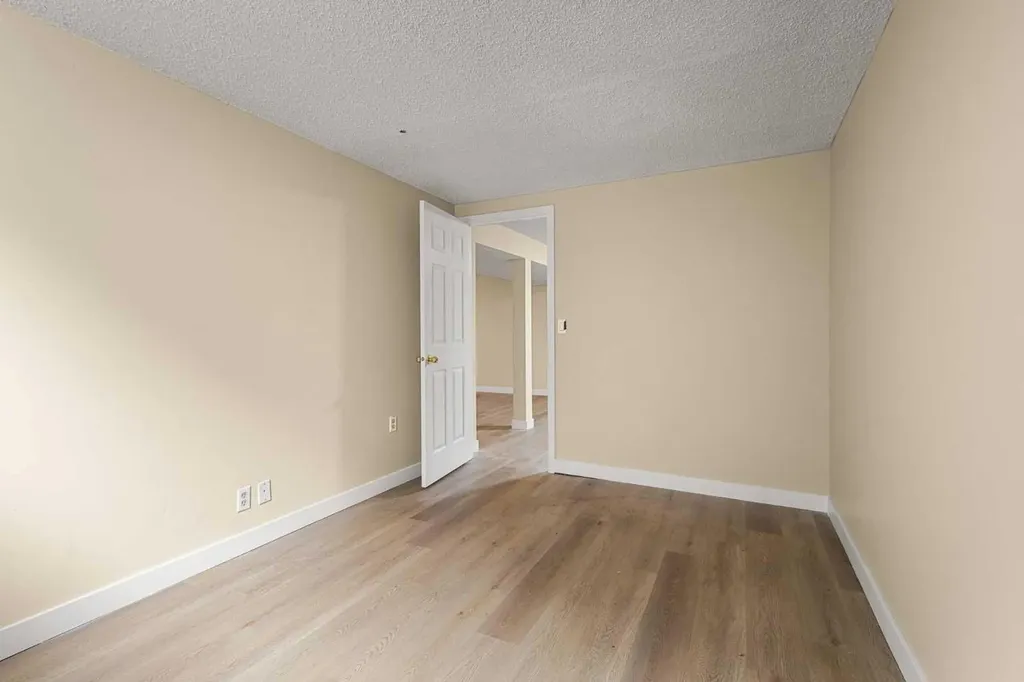 268 Madeira Place NE Calgary AB T2A5T1