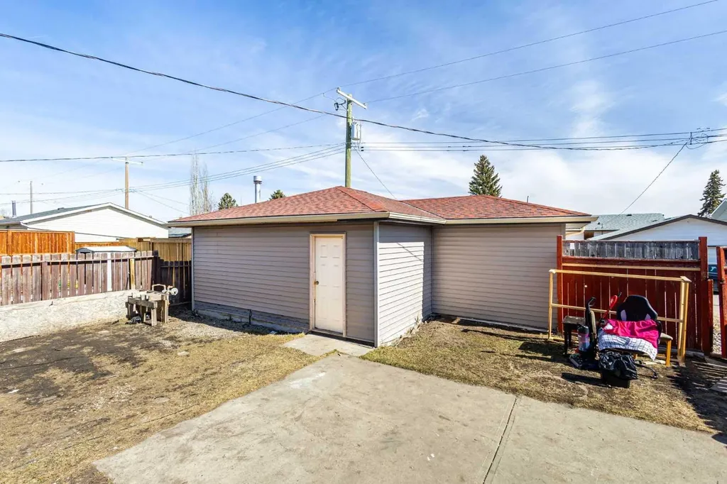 268 Madeira Place NE Calgary AB T2A5T1