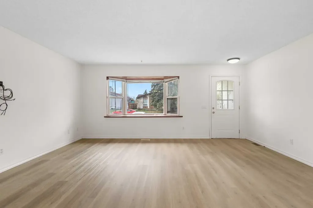 268 Madeira Place NE Calgary AB T2A5T1