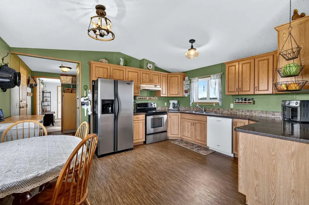 255049 Twp Road 300 Rural Kneehill County AB T0M 0A0