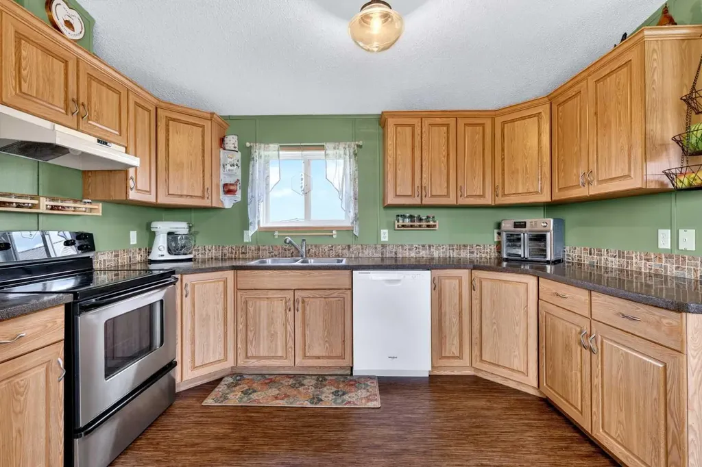 255049 Twp Road 300 Rural Kneehill County AB T0M 0A0