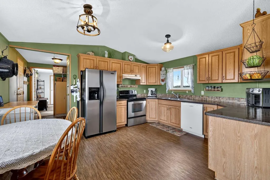 255049 Twp Road 300 Rural Kneehill County AB T0M 0A0