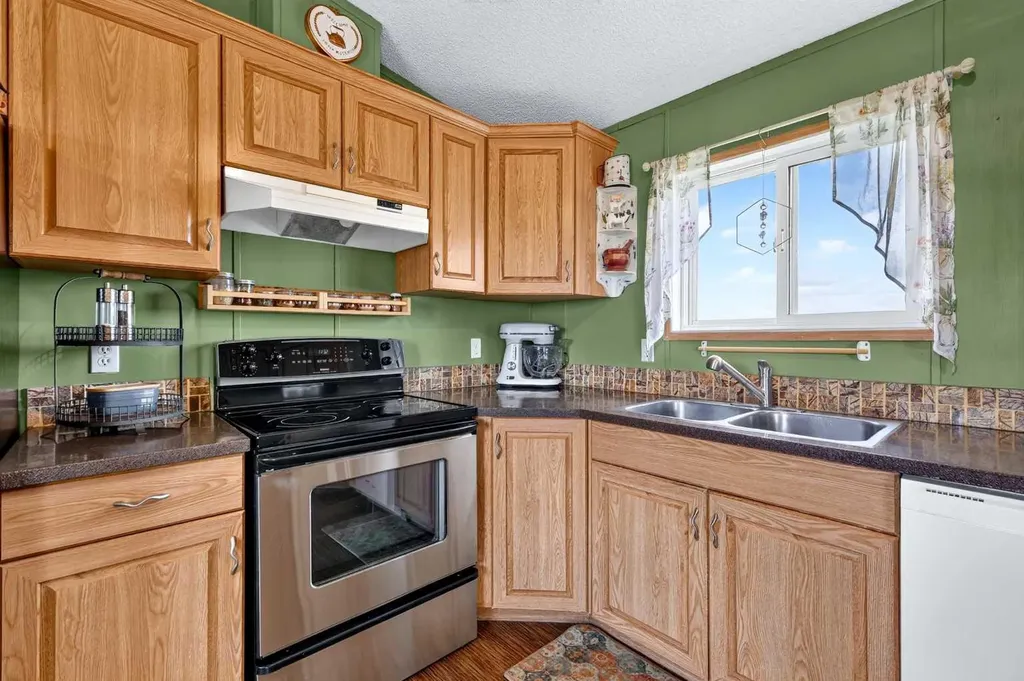 255049 Twp Road 300 Rural Kneehill County AB T0M 0A0