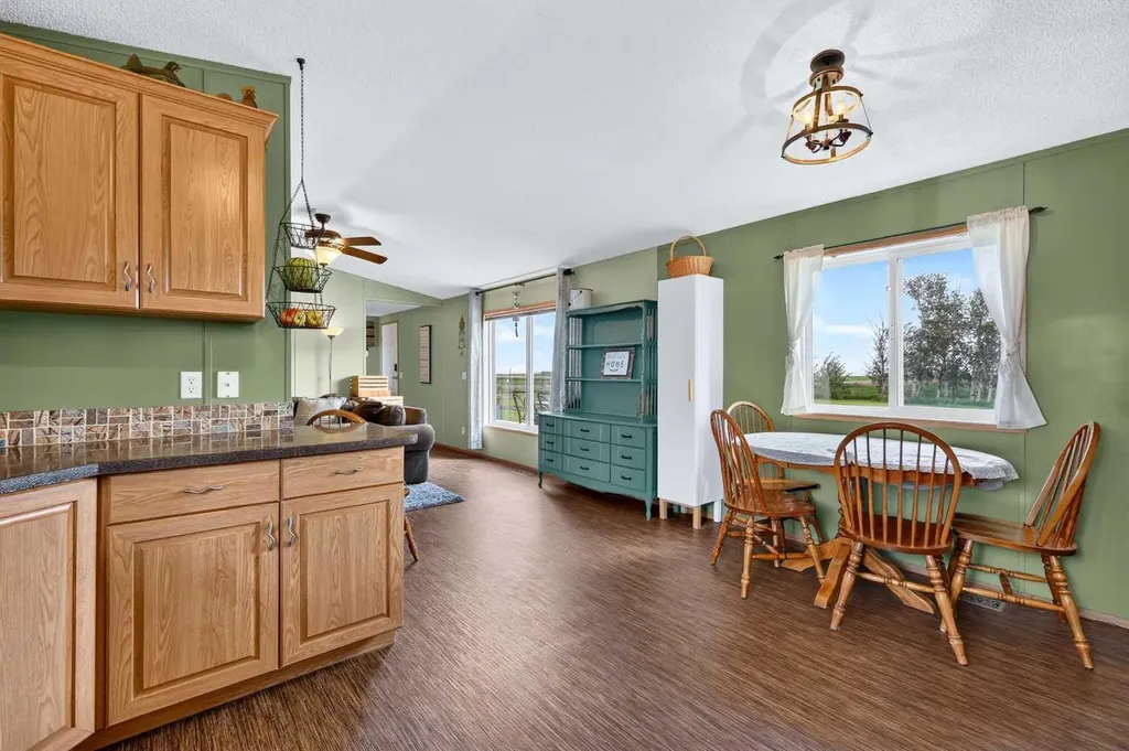 255049 Twp Road 300 Rural Kneehill County AB T0M 0A0