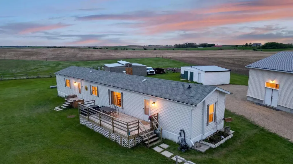 255049 Twp Road 300 Rural Kneehill County AB T0M 0A0