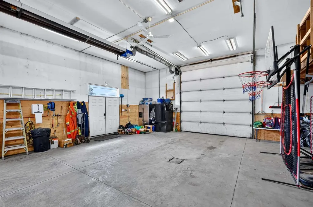 255049 Twp Road 300 Rural Kneehill County AB T0M 0A0