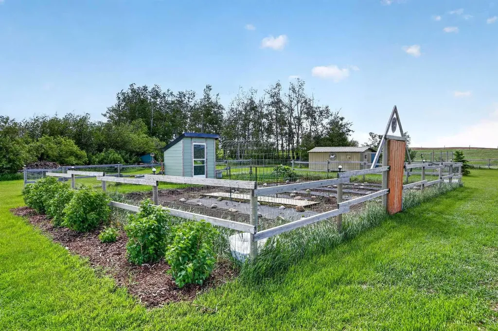 255049 Twp Road 300 Rural Kneehill County AB T0M 0A0