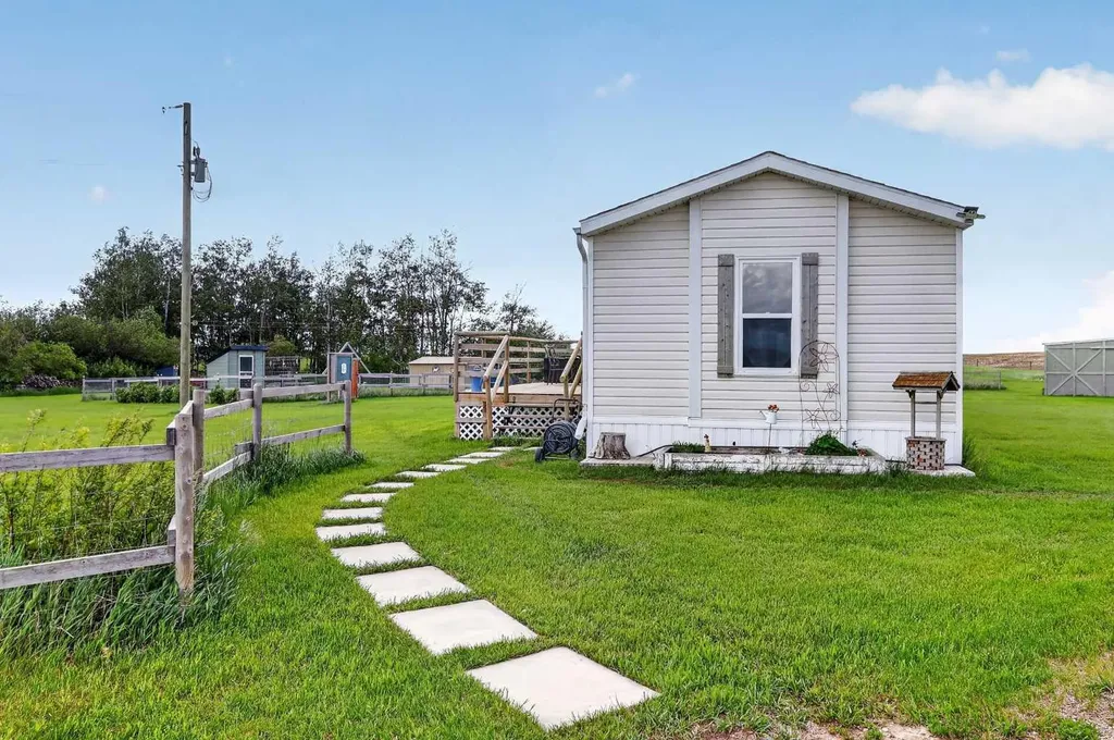 255049 Twp Road 300 Rural Kneehill County AB T0M 0A0