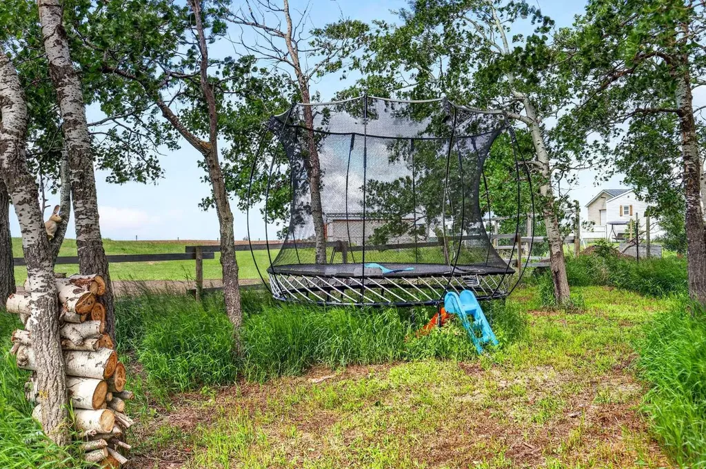 255049 Twp Road 300 Rural Kneehill County AB T0M 0A0