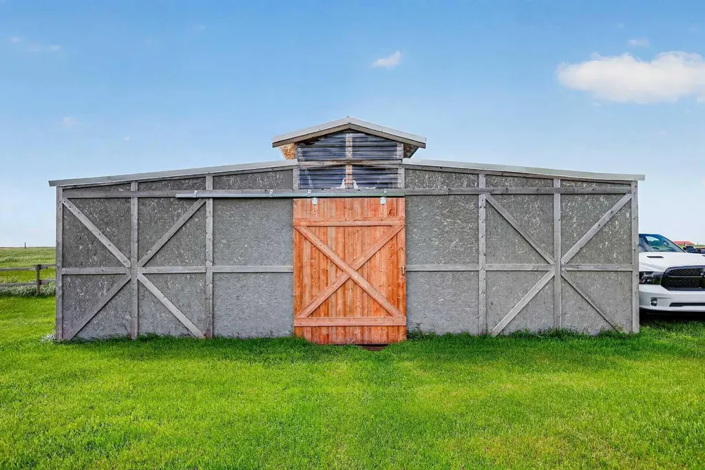 255049 Twp Road 300 Rural Kneehill County AB T0M 0A0