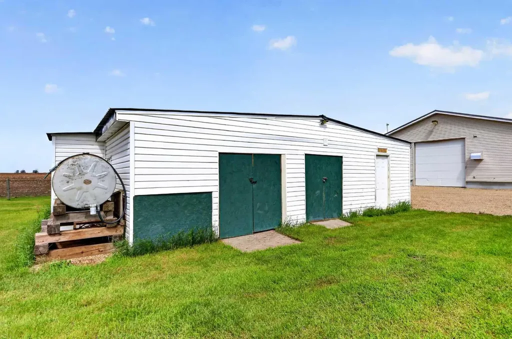 255049 Twp Road 300 Rural Kneehill County AB T0M 0A0