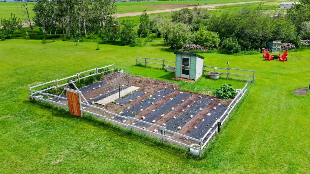 255049 Twp Road 300 Rural Kneehill County AB T0M 0A0