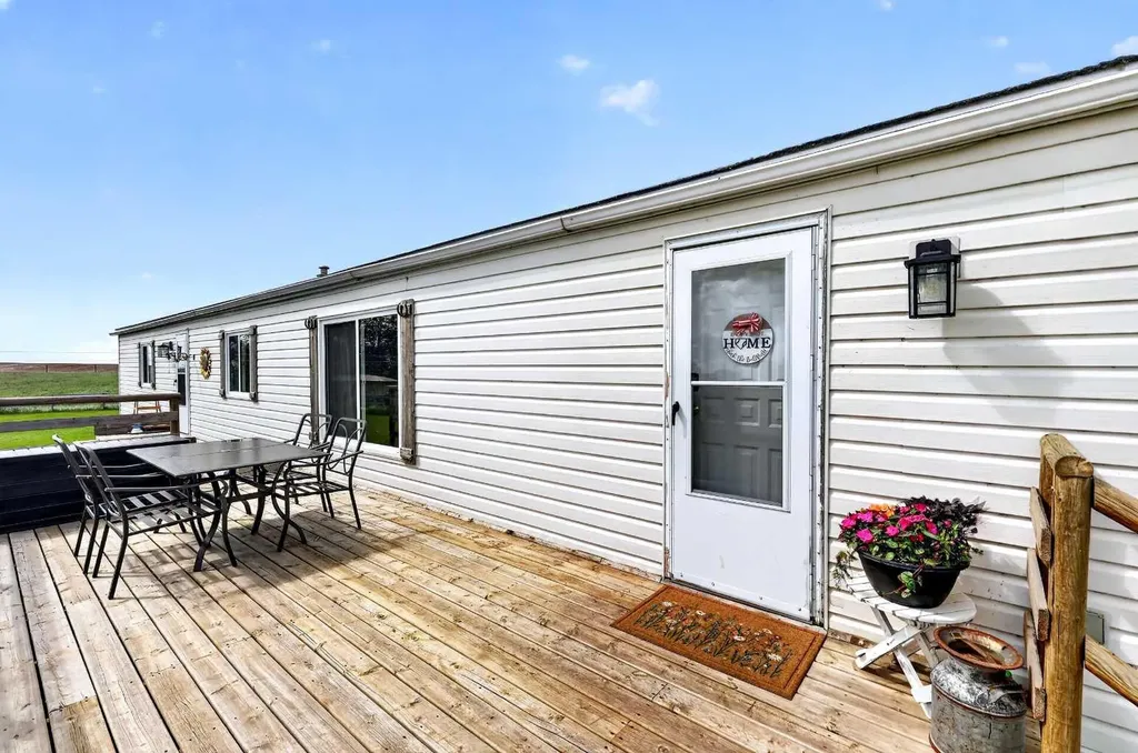 255049 Twp Road 300 Rural Kneehill County AB T0M 0A0