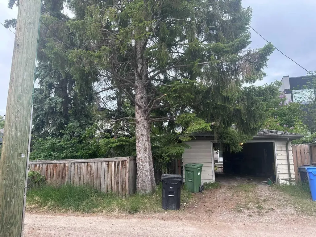 3228 Kerrydale Road SW Calgary AB T3E4S6