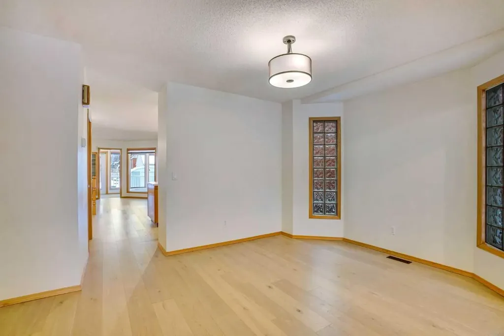 463 23 Avenue NW Calgary AB T2M1S5