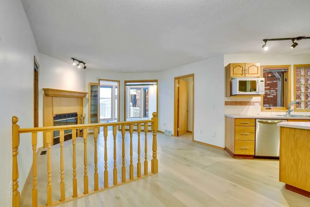 463 23 Avenue NW Calgary AB T2M1S5