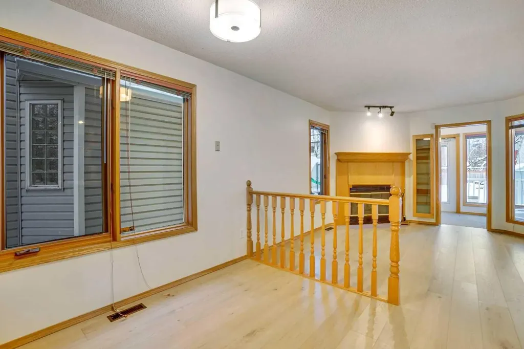 463 23 Avenue NW Calgary AB T2M1S5
