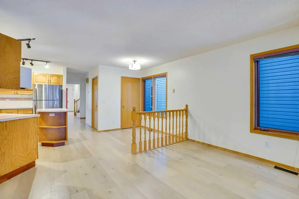 463 23 Avenue NW Calgary AB T2M1S5