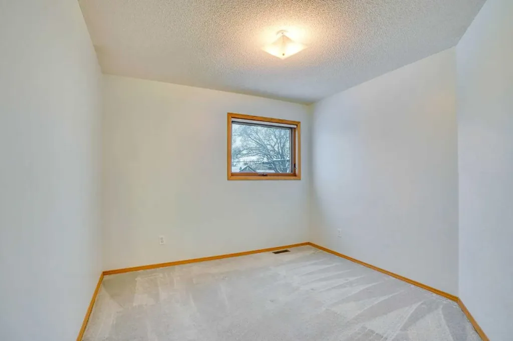 463 23 Avenue NW Calgary AB T2M1S5
