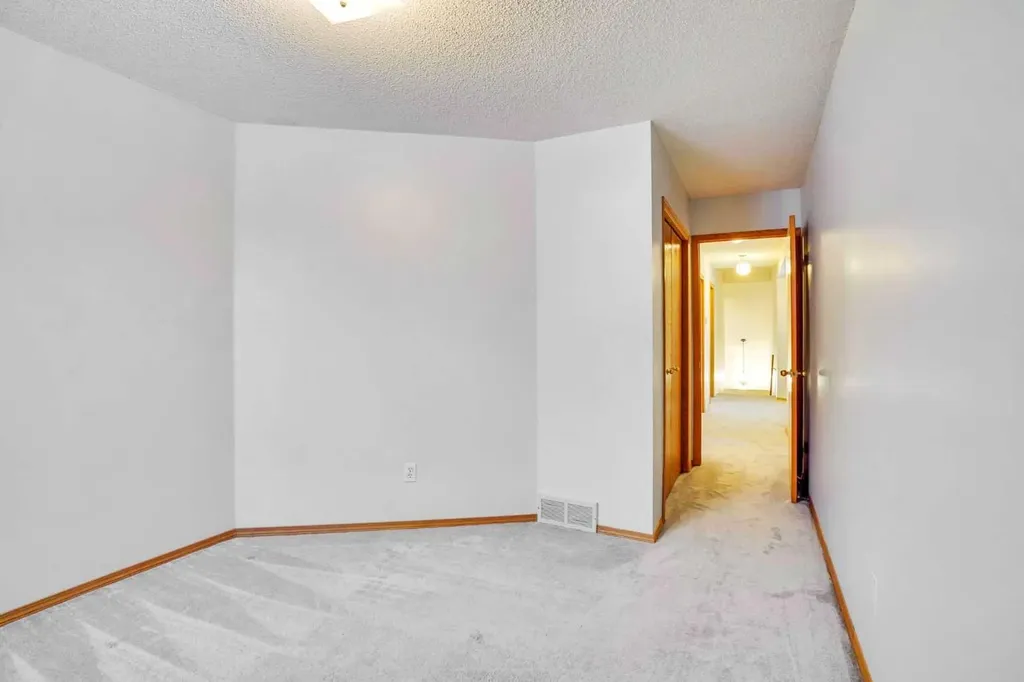 463 23 Avenue NW Calgary AB T2M1S5
