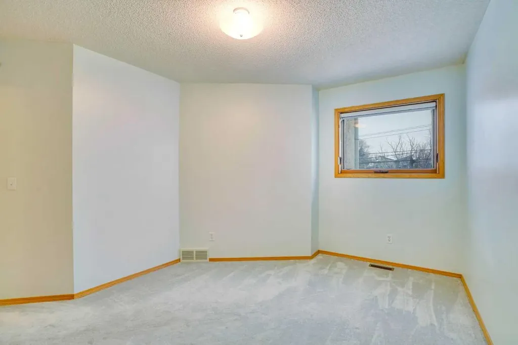 463 23 Avenue NW Calgary AB T2M1S5