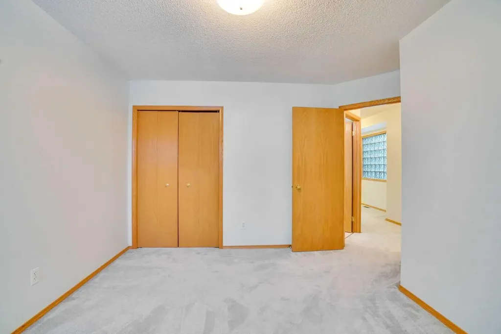 463 23 Avenue NW Calgary AB T2M1S5