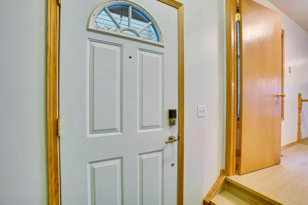 463 23 Avenue NW Calgary AB T2M1S5
