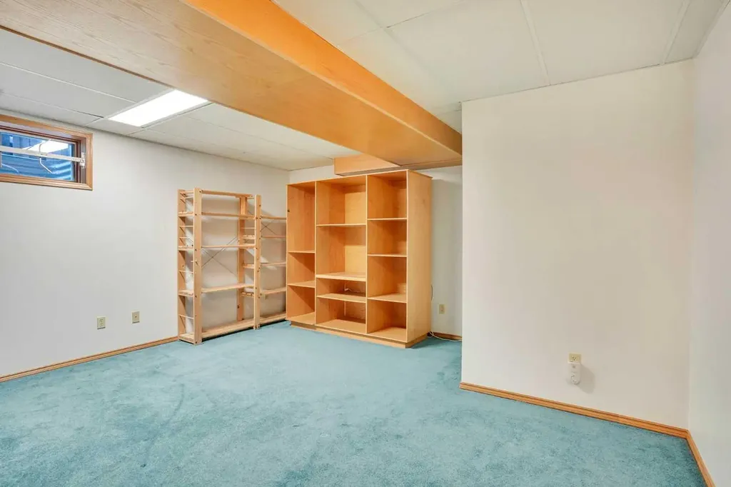 463 23 Avenue NW Calgary AB T2M1S5