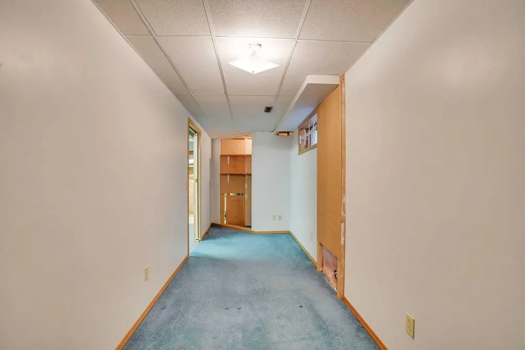 463 23 Avenue NW Calgary AB T2M1S5