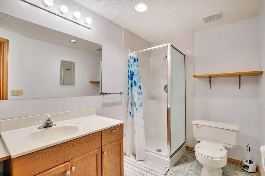 463 23 Avenue NW Calgary AB T2M1S5
