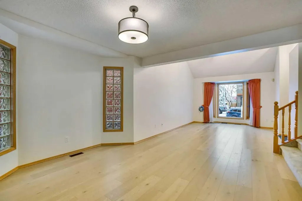 463 23 Avenue NW Calgary AB T2M1S5
