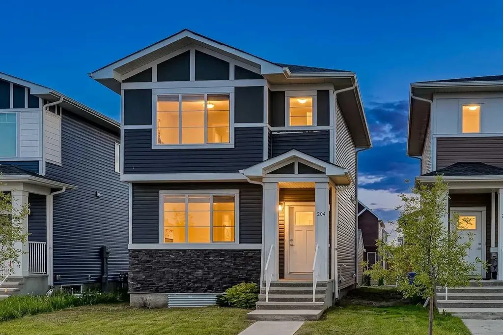 204 Chelsea Manor Chestermere AB T1X 2P5