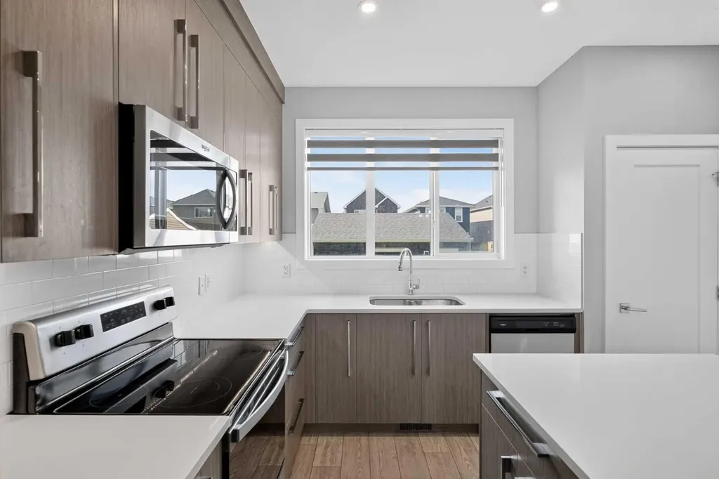 204 Chelsea Manor Chestermere AB T1X 2P5