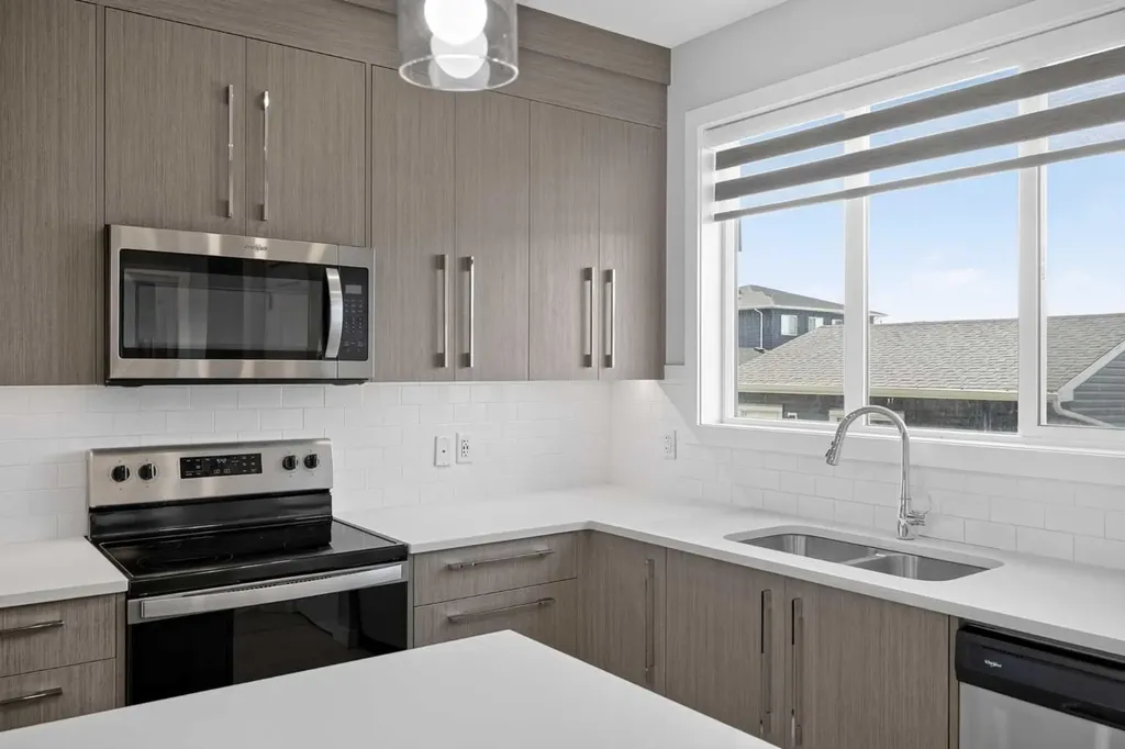 204 Chelsea Manor Chestermere AB T1X 2P5