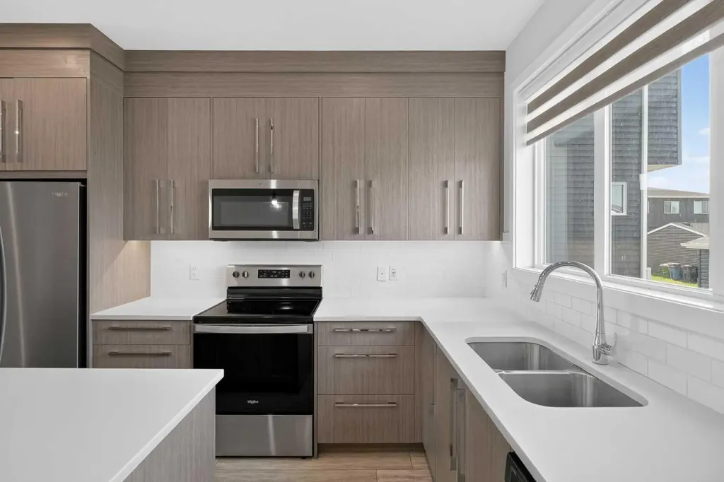 204 Chelsea Manor Chestermere AB T1X 2P5