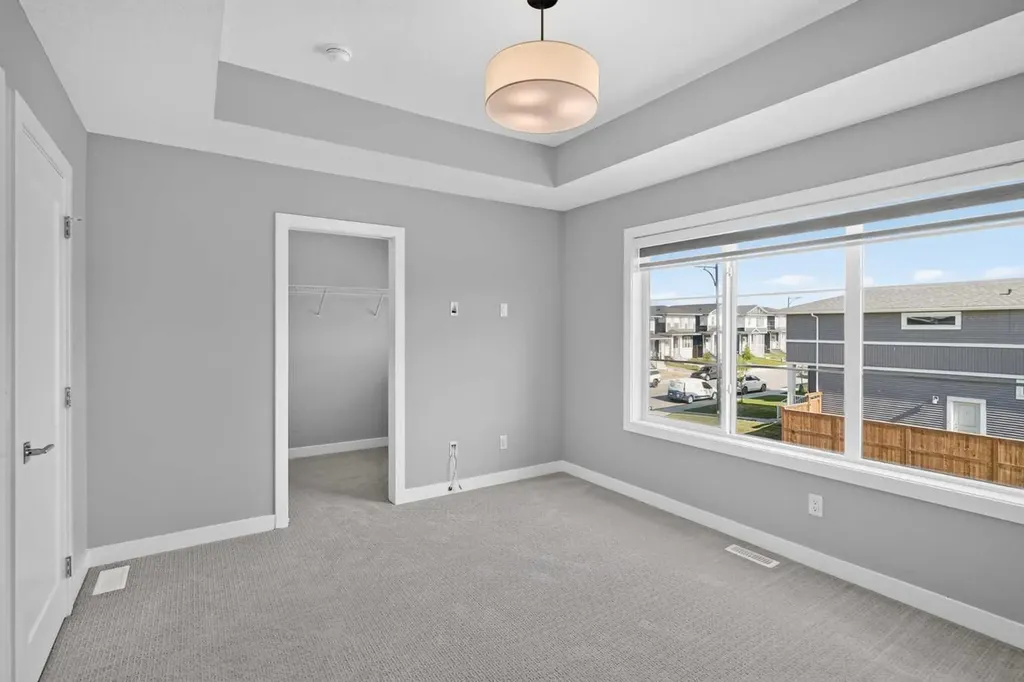 204 Chelsea Manor Chestermere AB T1X 2P5